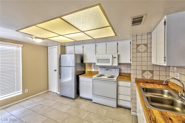 Building Photo - 2981 Country Manor Ln