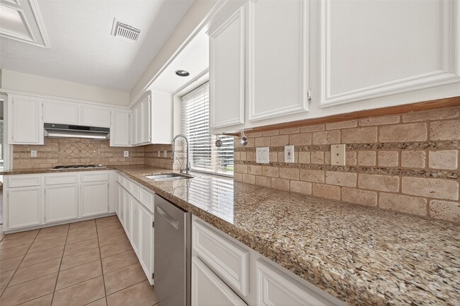 Building Photo - 1918 Shadow Forest Dr