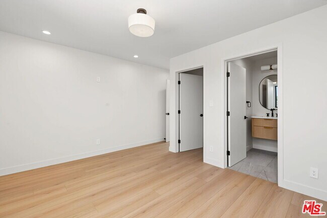 Building Photo - 5841 Whitworth Dr
