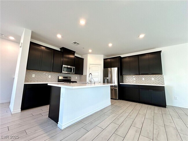 Building Photo - 839 Nova Heights St