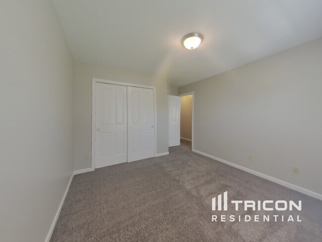 Building Photo - 903 Moonlight Ct