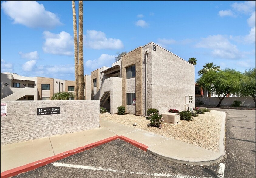 Primary Photo - 1065 W 1st St