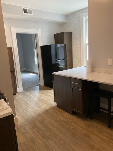 Building Photo - 4237 Chambers St