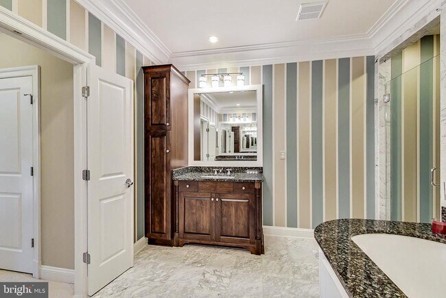 Building Photo - 10821 Symphony Park Dr