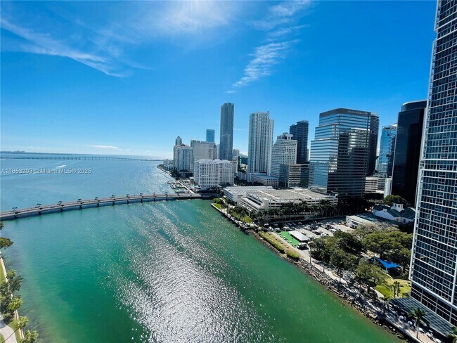 Building Photo - 801 Brickell Key Blvd