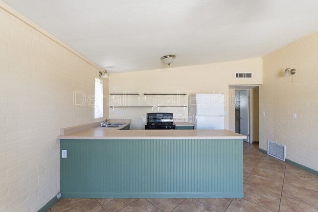 Building Photo - 3226 E Bermuda St