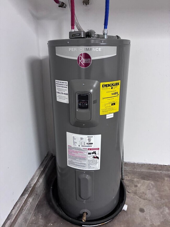 Building Photo - Your Newly Updated 3 Bed, 1 Bath Move-In Ready Home!