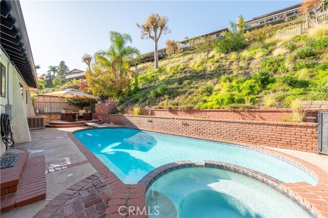 Building Photo - 1350 E Tujunga Ave
