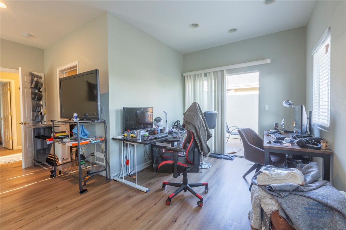 Building Photo - 1084 Portola Ave