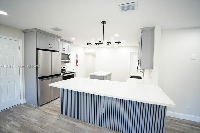 Building Photo - 2573 Conroy Dr