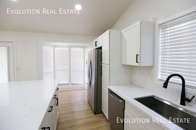 Building Photo - 6443 E Sandra Terrace