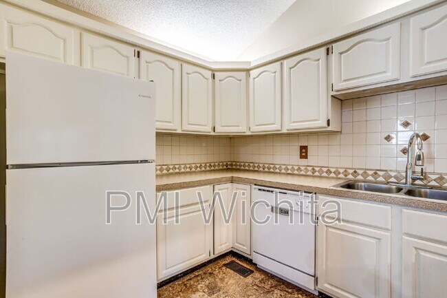 Building Photo - 1707 E Pinion Rd