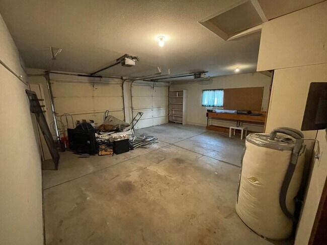 Building Photo - Large 3 Bedroom, 2 Bathroom Home in North Loveland