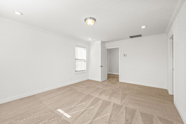 Building Photo - Beautiful Home in Prime Ballantyne Location