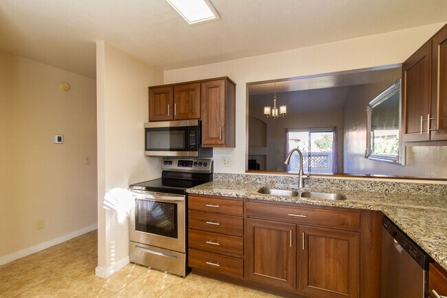 Building Photo - **Charming 2 Bedroom Condo for Rent at Park Centre**