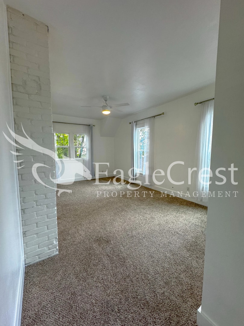 Building Photo - Downtown Walla Walla 4 Bedroom Farmhouse with Modern Comforts $200.00 OFF 2nd MONTHS RENT!!!