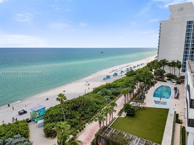 Building Photo - 6801 Collins Ave