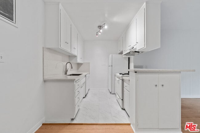 Building Photo - 7712 Pso Del Rey