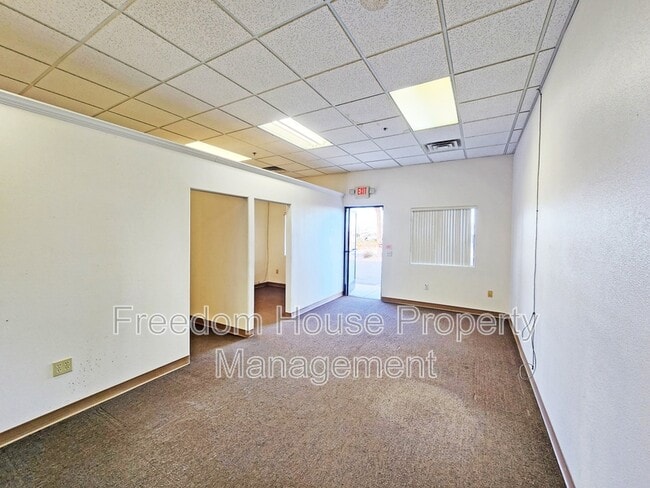 Building Photo - 1231 E Basin Ave