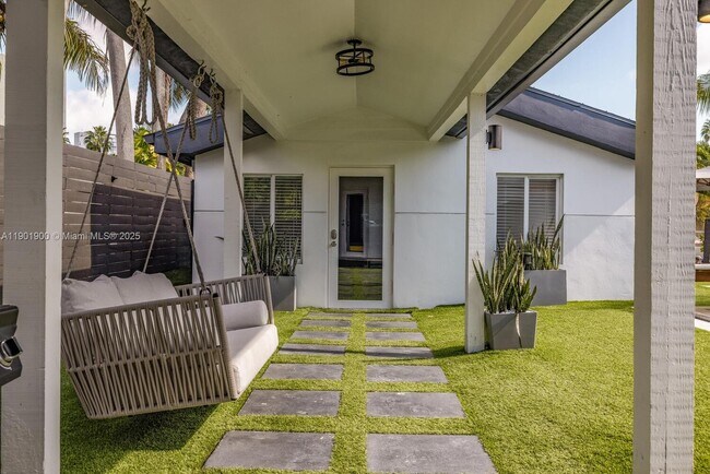 Building Photo - 901 NW 7th Street Rd