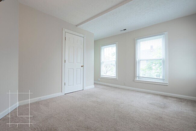 Building Photo - Single Family Home Available Now!