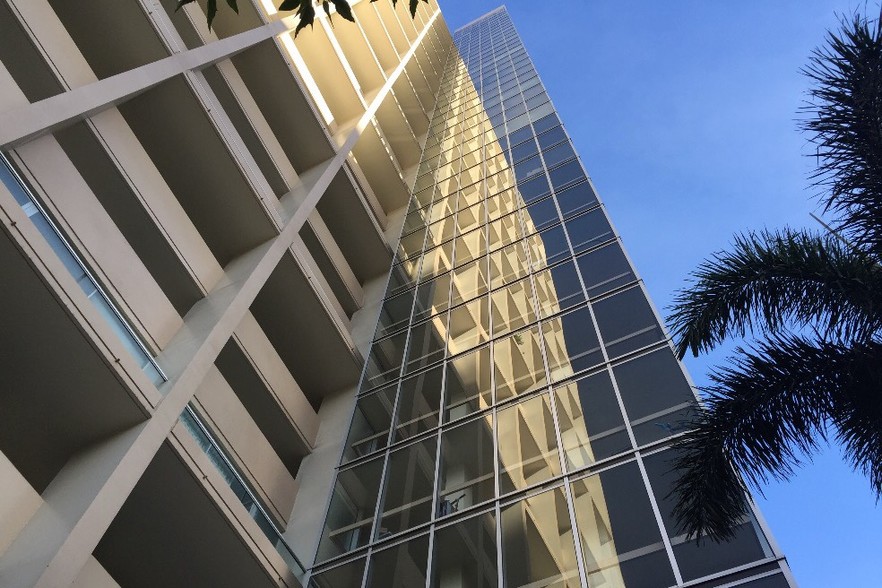 Building Photo - 555 University Ave