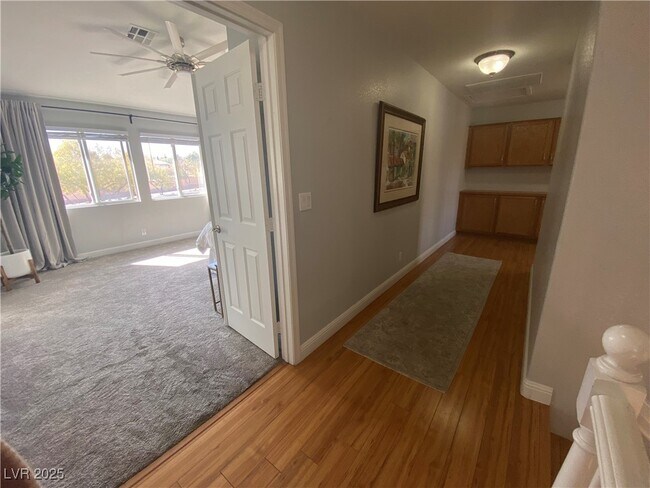 Building Photo - 10637 Amblewood Ave