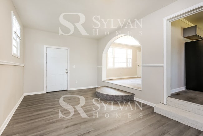 Building Photo - 218 Lily St