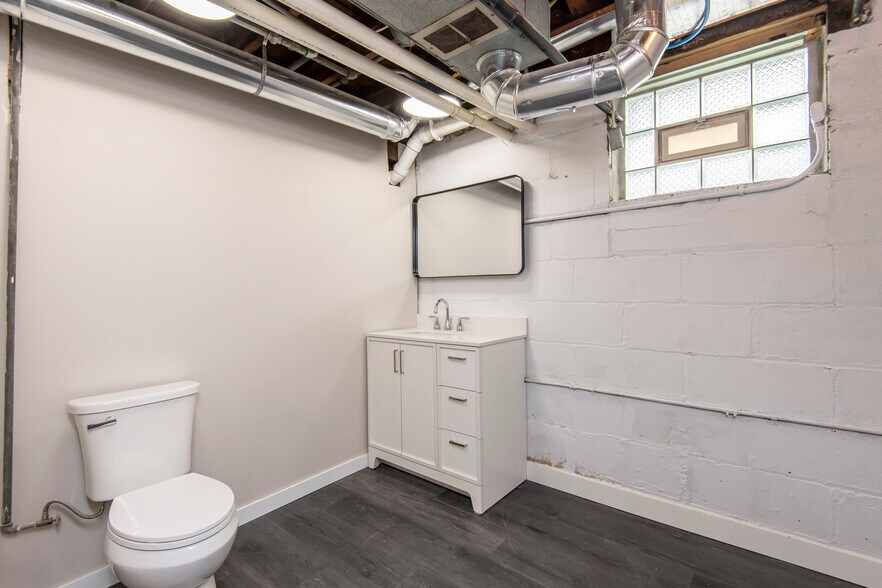 Building Photo - 3500 S Clement Ave