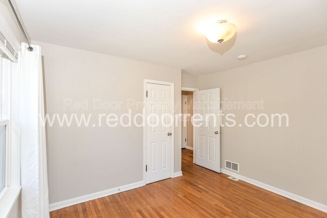 Building Photo - 4930 N Illinois St