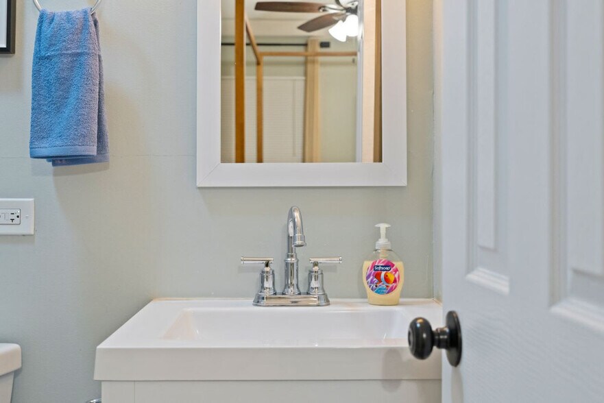 Building Photo - 508 S Warrington Rd