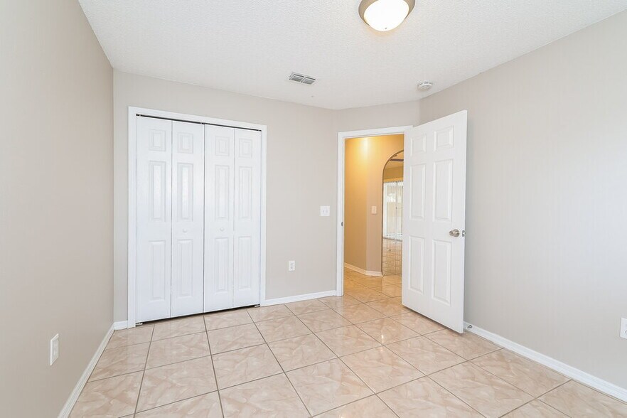 Building Photo - 5 Sequoia Way