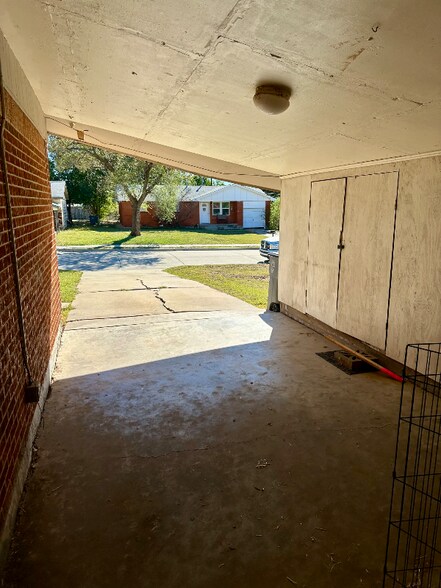 Building Photo - 4031 NW Lindy Ave