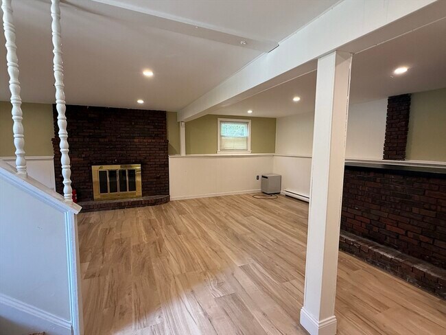 Building Photo - 9 Brookdale Cir