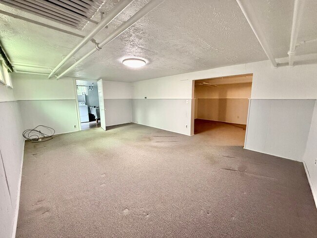 Building Photo - 6491 Ridge Ave
