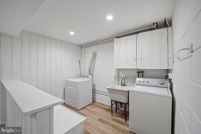 Building Photo - 4609 22nd Ave