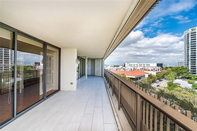 Building Photo - 2901 S Bayshore Dr