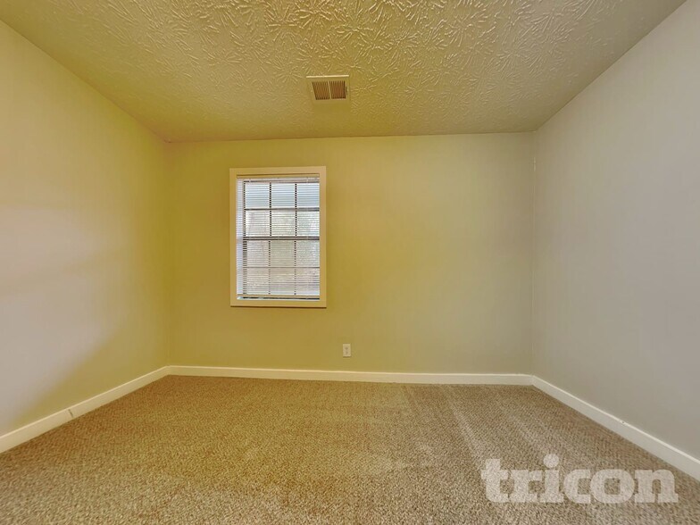 Building Photo - 285 Fireside Way