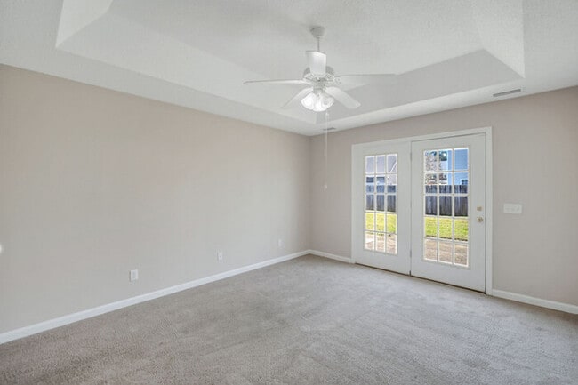 Building Photo - 125 Hopeland Dr