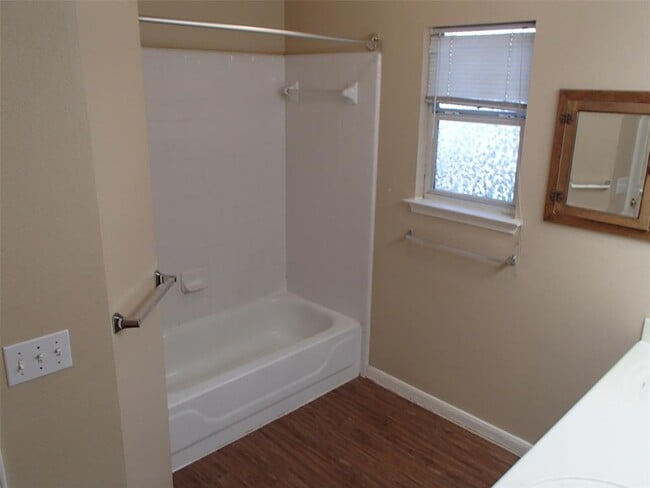 Building Photo - 208 Juniper Dr