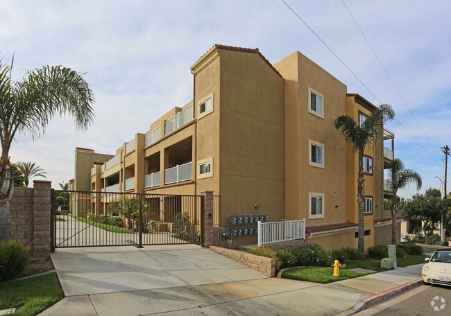 Building Photo - Summit Village