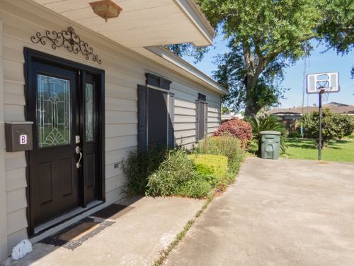 Building Photo - 617 E School St