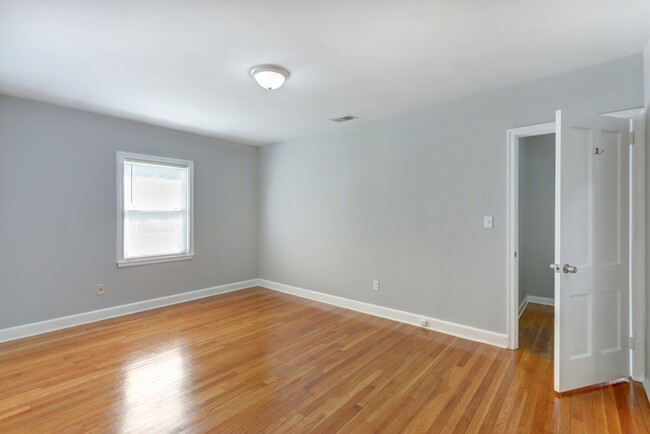 Building Photo - Large 4BR/2BA Ardsley Park House For Rent