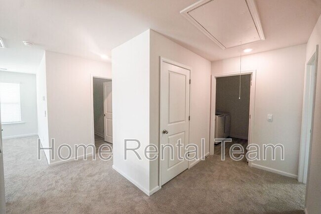 Building Photo - 156 Kraft Kove