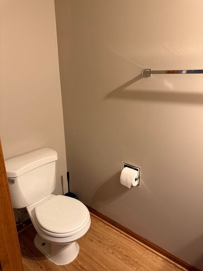 Building Photo - 1560 Buttercup Dr