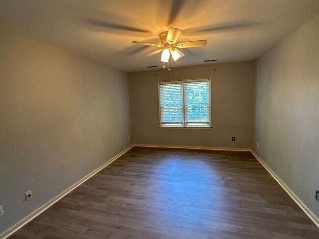 Building Photo - For Rent: Charming 4-Bedroom Colonial in C...