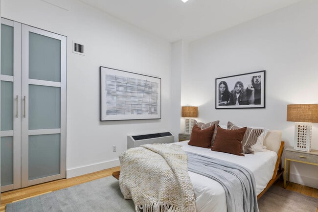 Building Photo - 252 7th Ave