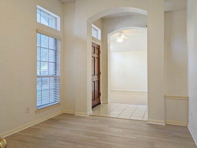 Primary Photo - 2810 Foxden Dr