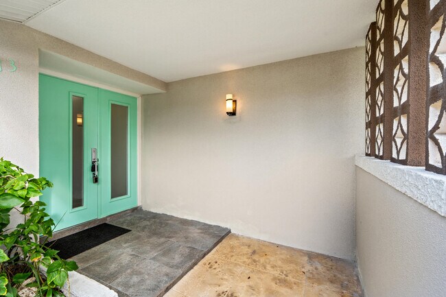 Building Photo - 113 Park Ln E