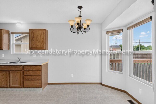 Building Photo - 6926 SW 17th St